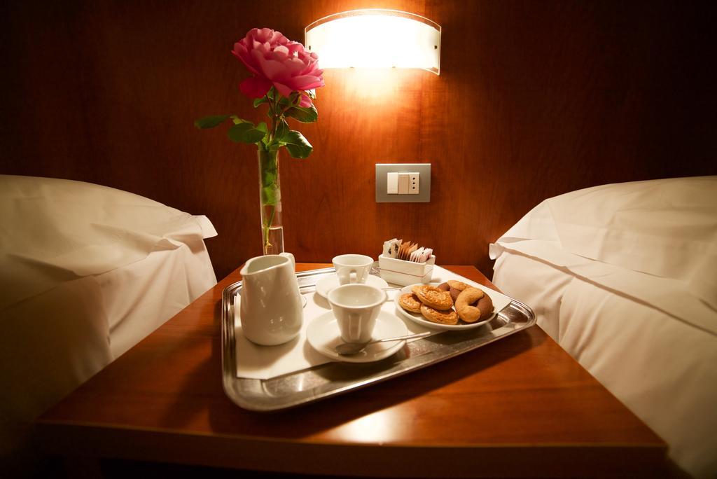 Leonardo Hotel Парма Екстериор снимка