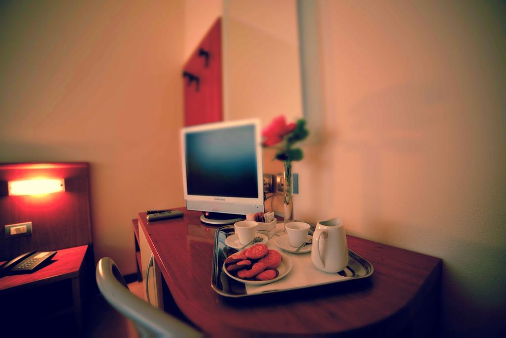 Leonardo Hotel Парма Екстериор снимка