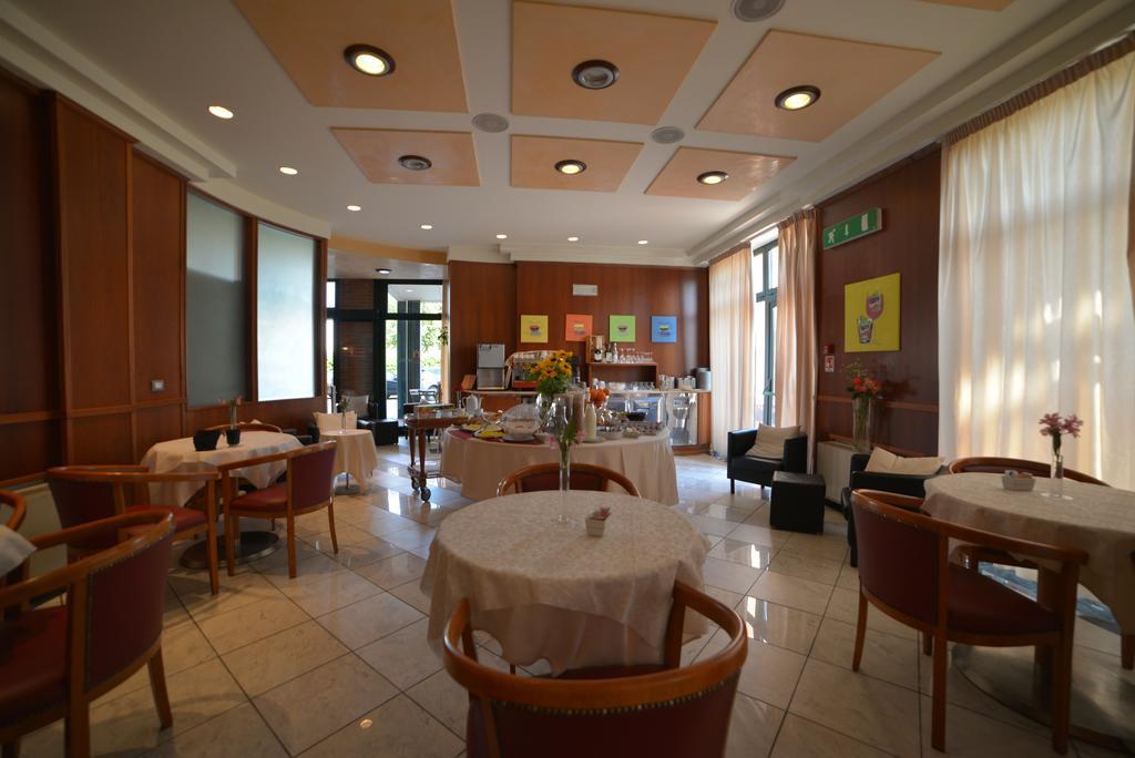 Leonardo Hotel Парма Екстериор снимка