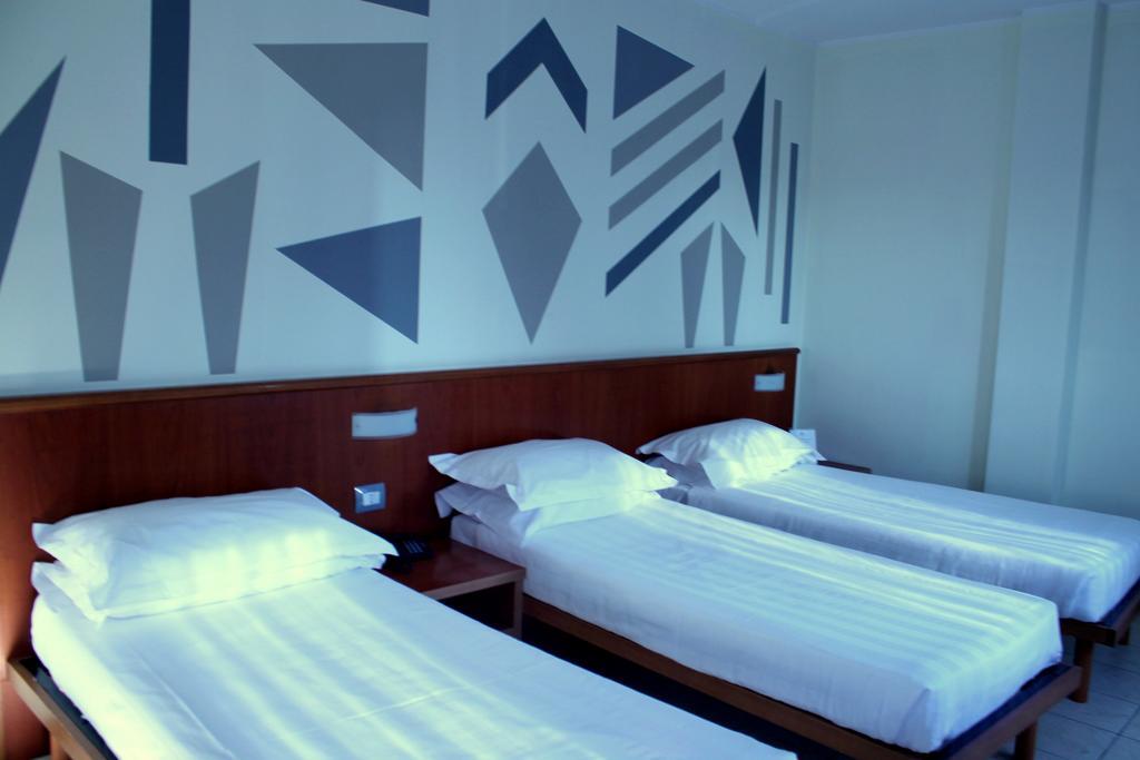 Leonardo Hotel Парма Екстериор снимка