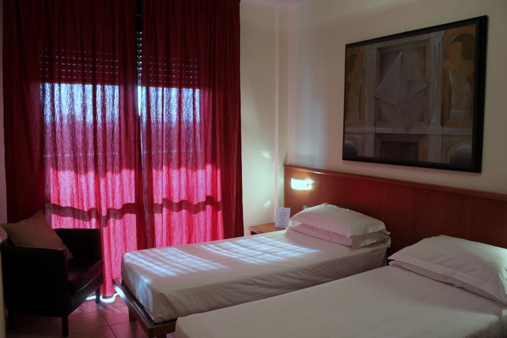 Leonardo Hotel Парма Екстериор снимка
