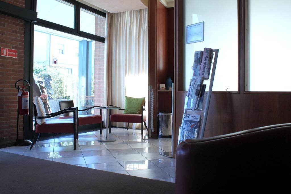 Leonardo Hotel Парма Екстериор снимка