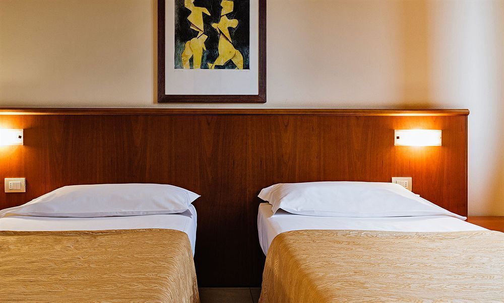Leonardo Hotel Парма Екстериор снимка