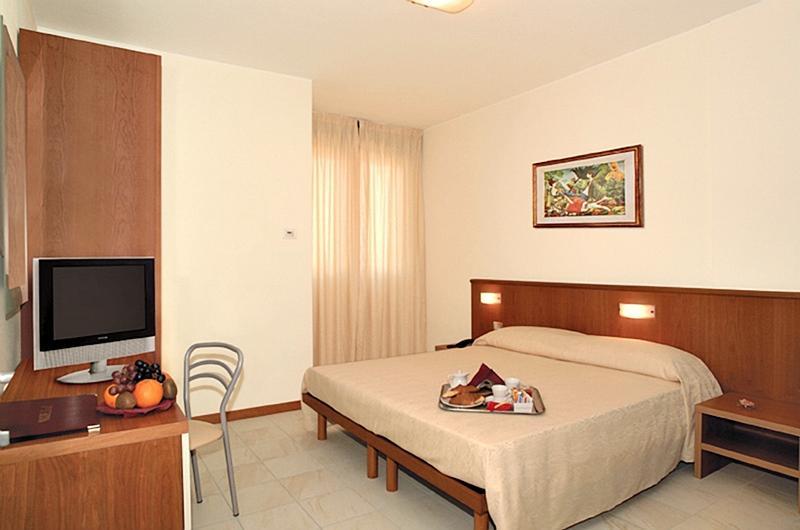 Leonardo Hotel Парма Екстериор снимка