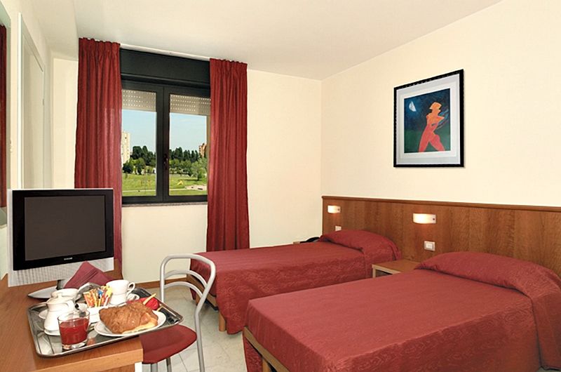 Leonardo Hotel Парма Екстериор снимка