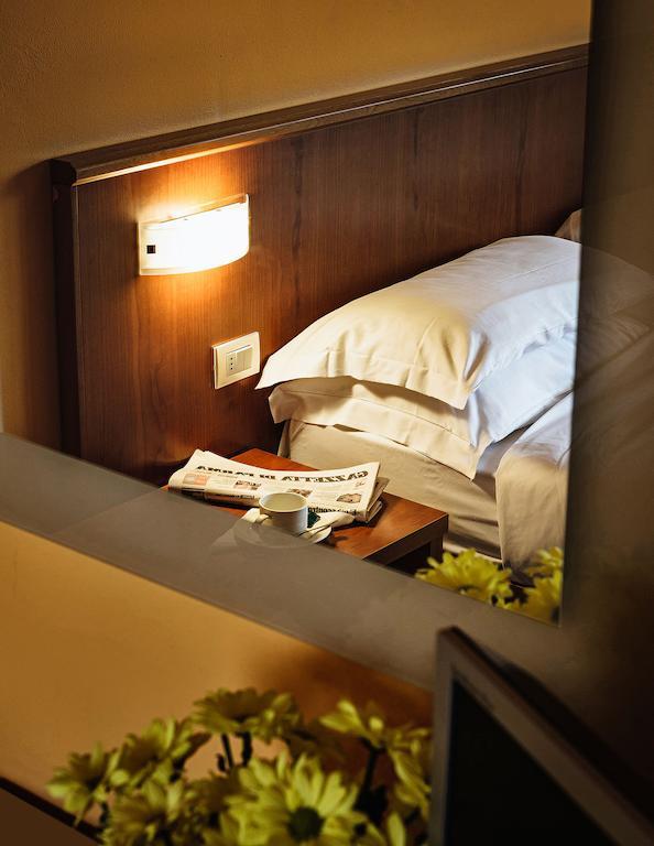 Leonardo Hotel Парма Екстериор снимка
