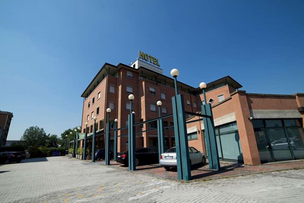 Leonardo Hotel Парма Екстериор снимка